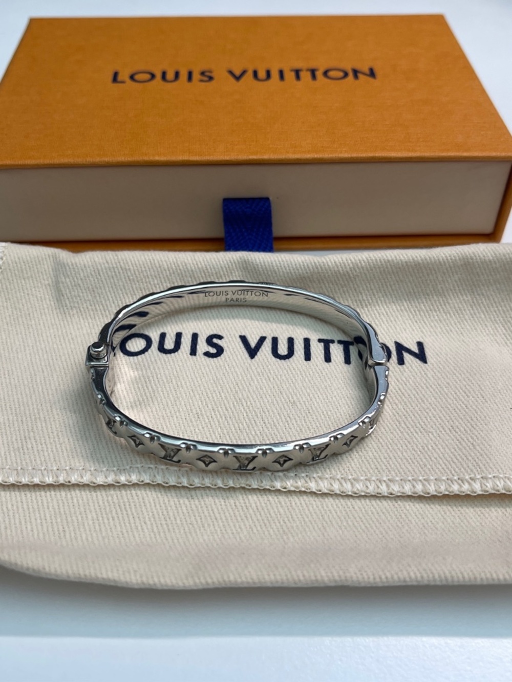 LOUIS VUITTO Brasserie Rigid Pillow Nanogram Bracelet M00808 Medium Metal silver